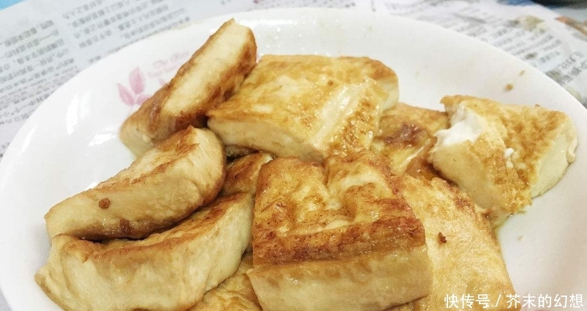 不粘锅|煎豆腐时,直接下锅万万不可,煎之前多加一个步骤,豆腐不粘锅