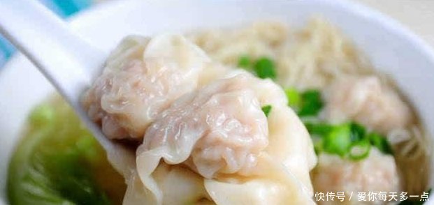 食用|云吞皮薄,馅料丰富,汤汁鲜美,多与面条一起食用,俗称云吞面