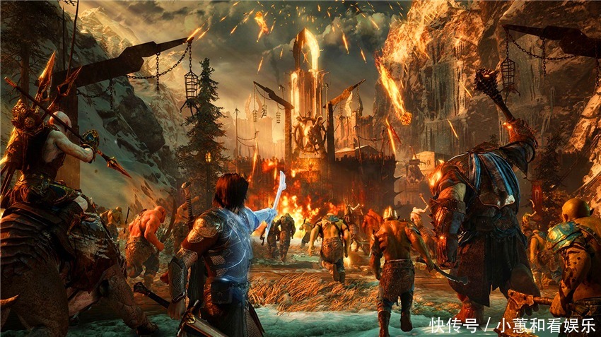 士兵|古代敌人攻城时，守城士兵为何不去推梯子，反而费力往下扔石头？