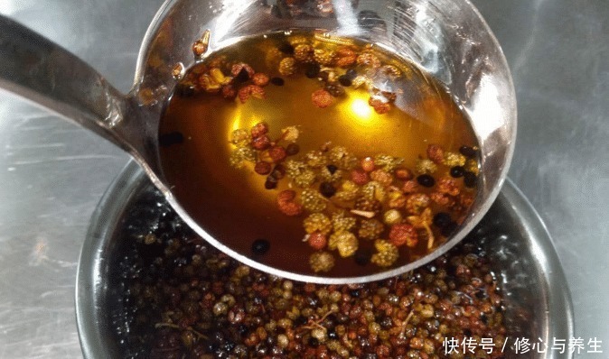 打水|59岁老师傅说调饺子馅时,有2种料不可缺少,少一种饺子都难吃