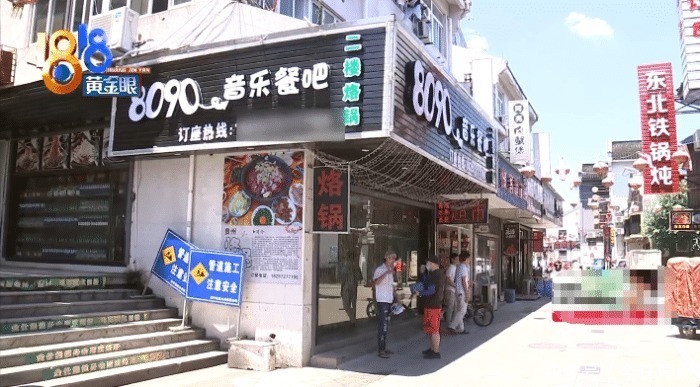  不该|酒后乱语冒犯老板娘挨揍，男子委屈道：你可以报警不该打人，网友们的评论是？