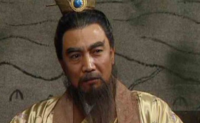 诸侯|虎牢关华雄叫阵,关羽当时若没在,当时只有他能斩华雄!