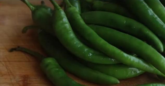 不用|辣椒炒鸡蛋新做法,不用炒不用腌,上桌就被抢光光