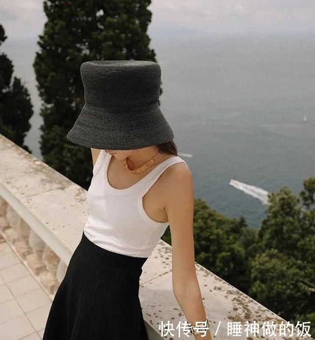 背心|一柜子衣服里，最常穿的居然是它