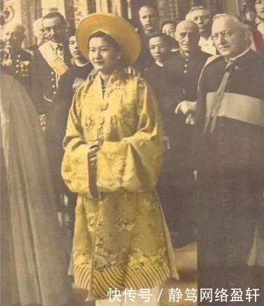 皇后|镜头下的历史：两位末代皇后的真实照片，各有秋千