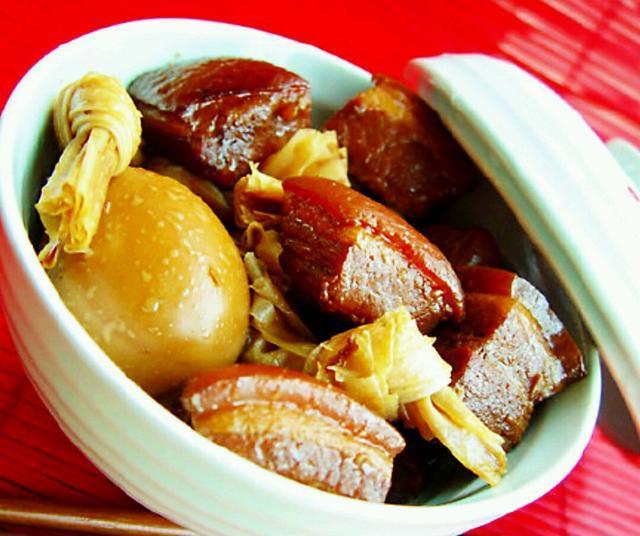  红烧肉|红烧肉不要放八角、桂皮，放上这2样炖才香，减肥都要吃一顿
