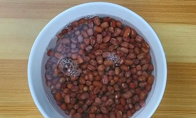 简单|红豆糯米糕的简单做法,软糯香甜,营养好吃,老少皆宜的家中美食