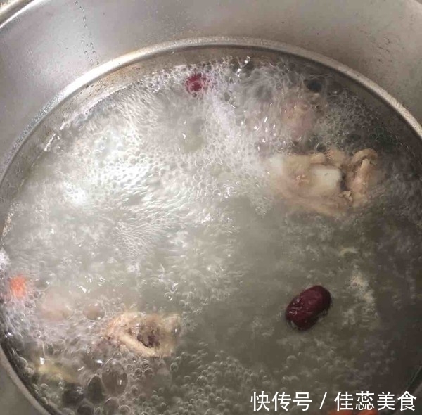  半盘|夏天就应该这样吃苦瓜，刚出锅女儿就吃了半盘，那得有多好吃