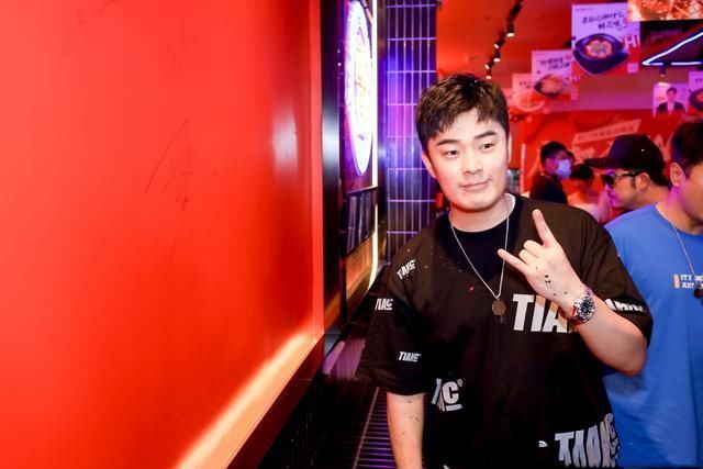  明星|开300家火锅店，将直播当成主业，被嘲向网红靠拢后陈赫霸气回怼