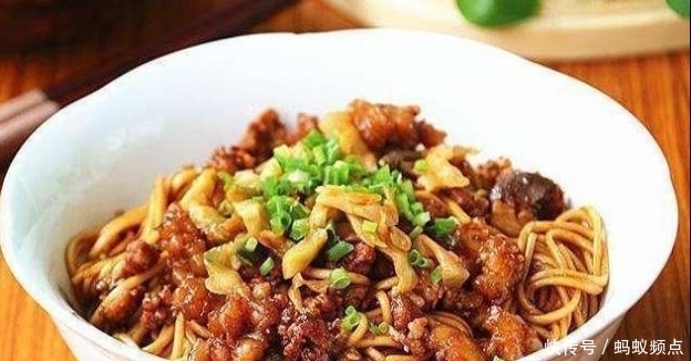  少许|精选美食：肉末虾仁拌面，青椒炒蛋，白蘑咸菜炒肉丝，老干妈豆腐