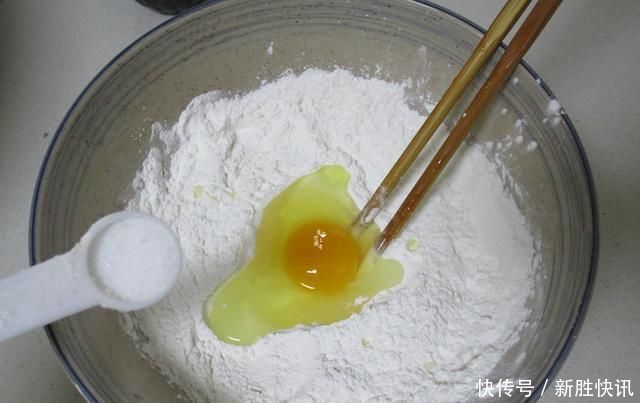 简便|儿子迷上这早餐,做法简便快速,脆糯咸香,天天让我给他做