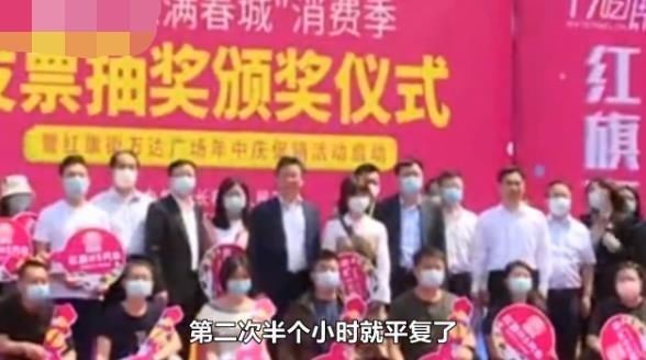 路上|人间锦鲤男子中了一等奖提车路上加箱油,没想到又中一辆车