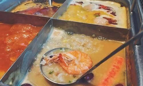 玩吧|海底捞再现“奇葩吃法”，服务员都烦，网友自己叫外卖在家玩吧