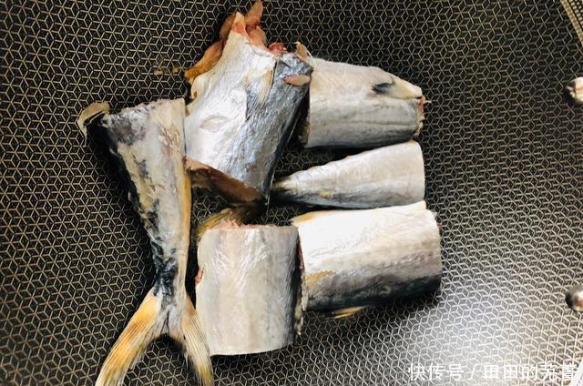  肉质|你炖的鲅鱼又腥肉还老别直接加水炖，2个小秘诀，鲜香无腥味