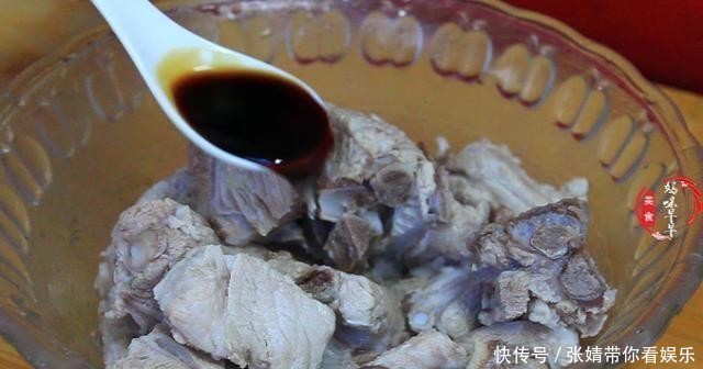 排骨|排骨焖饭怎么做好吃?告诉你正确做法,肉香不腥,米饭软糯入味