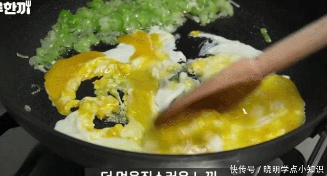 曝光|一个韩国男精英的独居生活曝光做一份蛋炒饭，6500万人围观