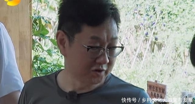  向往|《向往的生活》张子枫蜂蜜拍摄技术由吐槽制作，网友却称其可爱