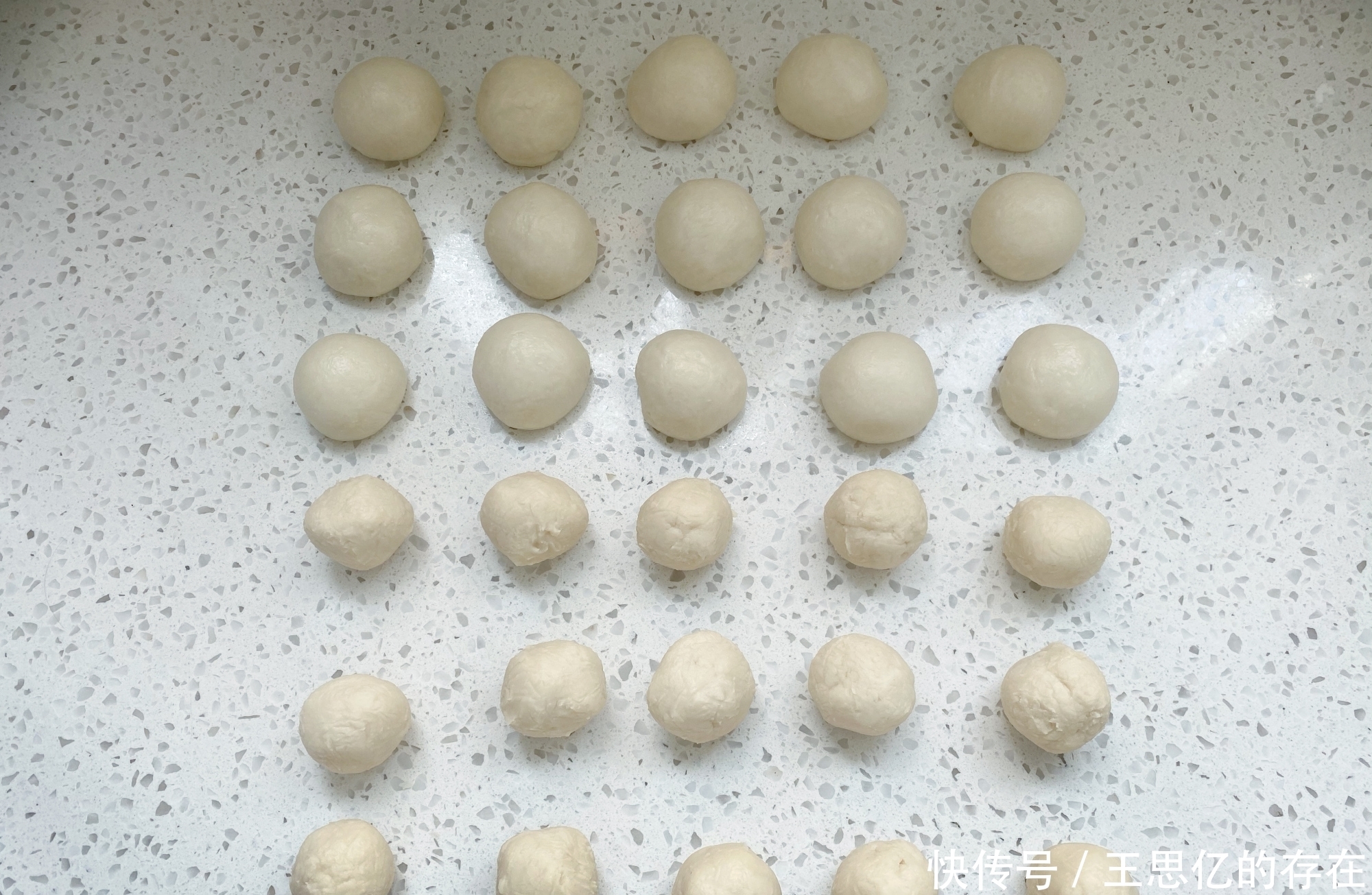 制作|想吃红豆饼别再买了,在家用面粉就能做,咬一口层次分明香酥美味