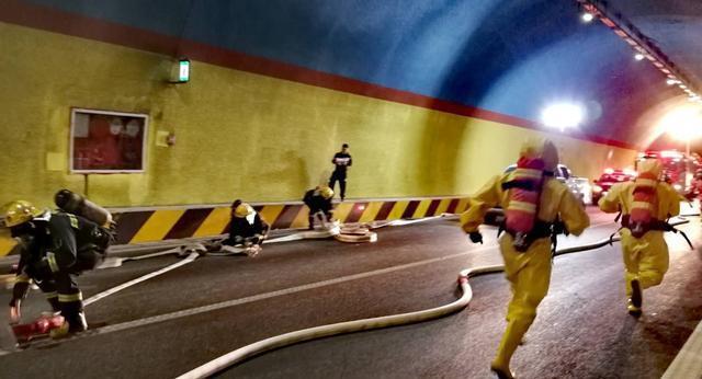  演练|车祸导致危化品泄漏人员被困，直升机紧急救援,这场演练堪称大片