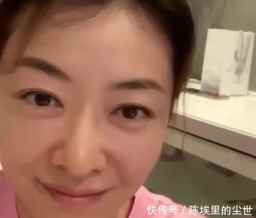熊黛林2岁女儿用英文说母亲节快乐,姐姐小