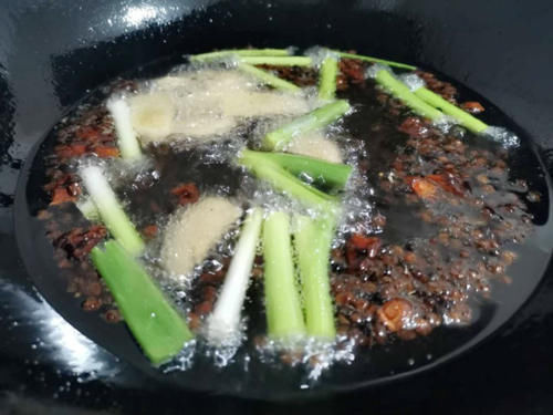 下锅|炸花椒油时,最忌直接下锅多加这1步,花椒油又香又麻,不发苦