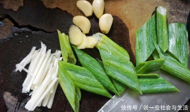 入口|猪脚加了一勺这个,味道香浓醇厚,入口肥而不腻,真是越吃越上瘾