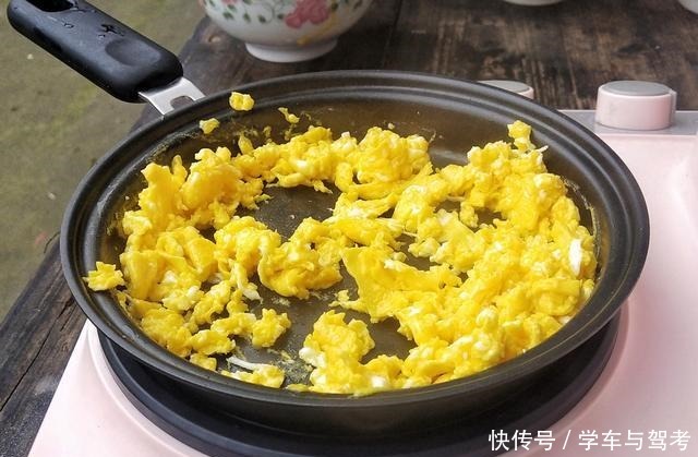 用筷子|大白菜这样吃才解馋,不炖不炒,连吃三天都不腻,出锅比吃肉香