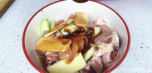 在家|饭店208元的三汁焖锅,自己在家做30块全家吃饱,做法特简单