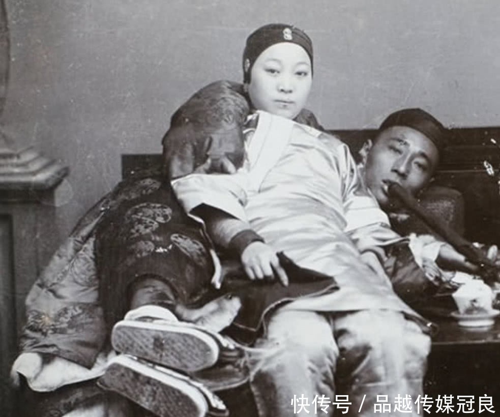 菜市口|晚清老照片：吸食鸦片的女人和在菜市口被凌迟的囚犯