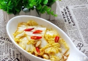饭店|炒白菜不要油一热就下锅,多加“这一步”,比饭店炒的还好吃