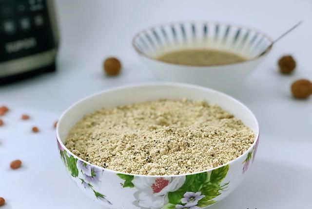 南方人|面粉炒一下,热水冲泡,营养可口,北方人常吃,南方人吃过的不多