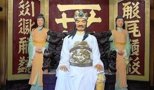 变得|皇帝13岁时爱上嫂子,为娶她杀光她全家,王朝因她变得更强