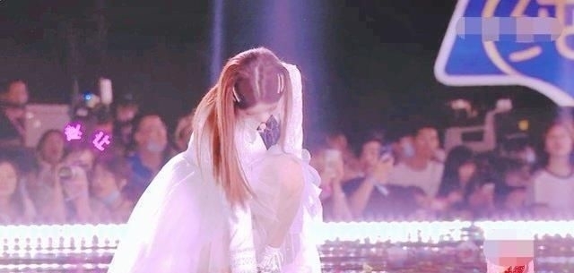 遗憾|陈卓璇出道后赵粤、王艺瑾却在偷笑,她下意识的动作太打脸了