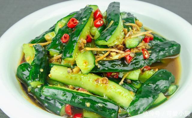 家常|酱拌脆黄瓜的家常做法,酸爽酥脆,十分开胃的一道菜