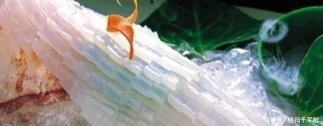 小意思|日本大厨的生鱼片,米其林大厨片面包,中国厨师:小意思