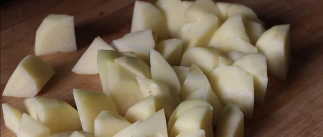  喜欢|最近超火的懒人鸡腿，电饭煲里一扔，出锅太香了，8个瞬间就扫光