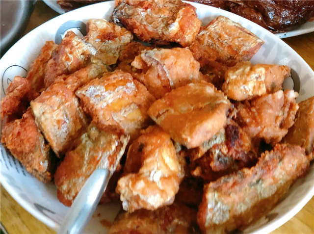 过生日|三代同堂给外婆过生日,老妈特意下厨,有荤有素,大家都吃嗨了!