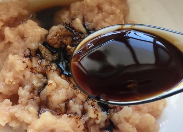 趁热|蔬菜鸡肉饼,营养丰富又健康,外面酥脆内里香软,趁热吃非常香