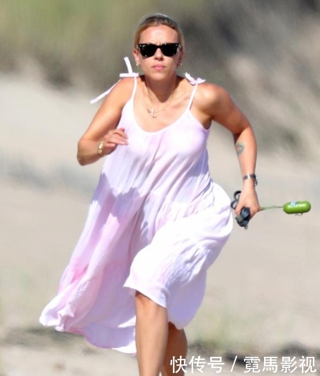 身材|54岁巩俐身材完全走形,赘肉十分明显,撞衫寡姐斯嘉丽