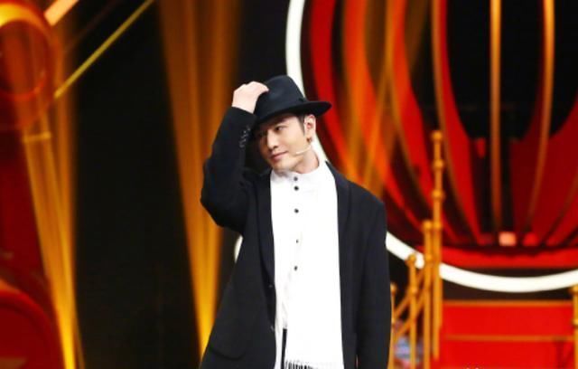  感到|黄晓明脱妆，引起众人嘲笑，有人却感到了心疼？