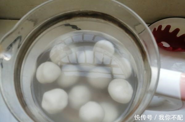 消极|此菜是个宝,加上馅简单搓一搓,开胃消极食,儿子一口吃了3个