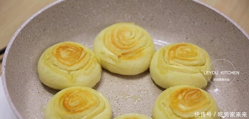 面团|1碗面粉、1包牛奶、1个鸡蛋, 烙好的饼和面包一样好吃