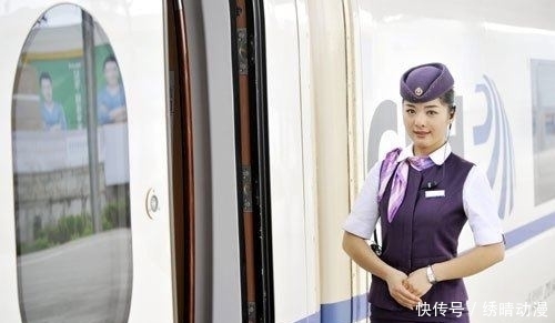 被子|卧铺女乘客被子滑落，乘务员捡起时无意间看到她的脸，吓得大叫！