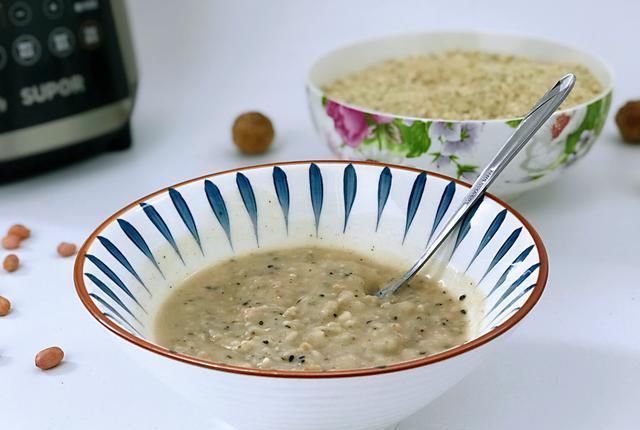 南方人|面粉炒一下,热水冲泡,营养可口,北方人常吃,南方人吃过的不多