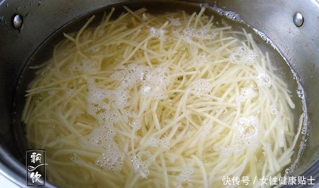 根根|炒土豆丝时,掌握一个小技巧,土豆丝根根分明,清脆爽口,超好吃