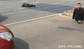  妹子|妹子，你这衣服哪里买的呀，真是好有个性呀，穿出来尴尬了吧