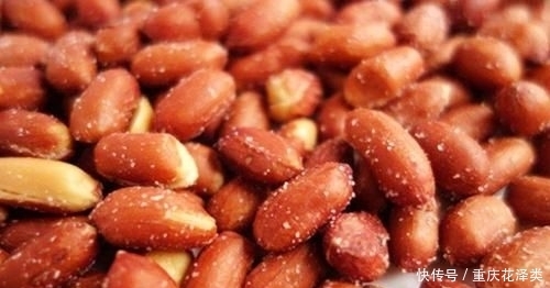 花生米|炒花生米时,先倒油还是先倒花生?老农祖传方法,花生酥脆不走潮!