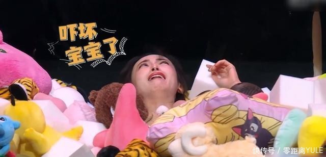 关注|吴谨言掉进玩具堆,当众人都在围观时,我却关注到“奶葵”蔡徐坤