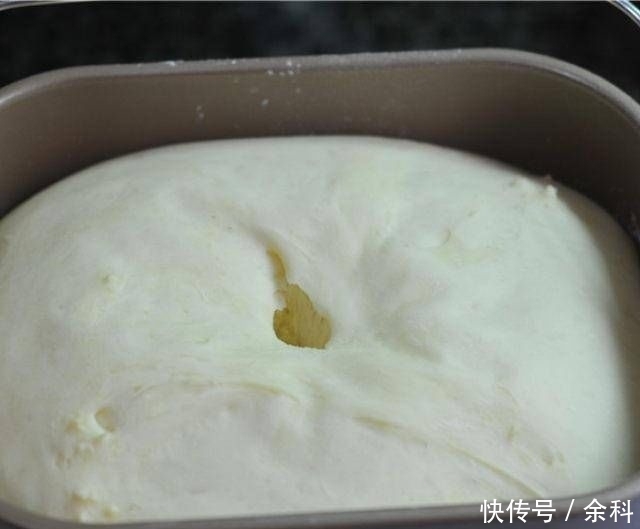 面团|玉米汁蘑菇面包，逼真，甜软上瘾