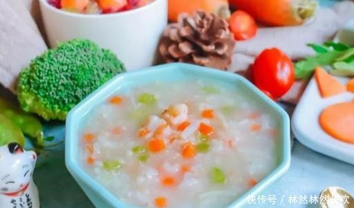 倒入锅中|10-11个月宝宝辅食,一日三餐食谱,照着做简单又营养